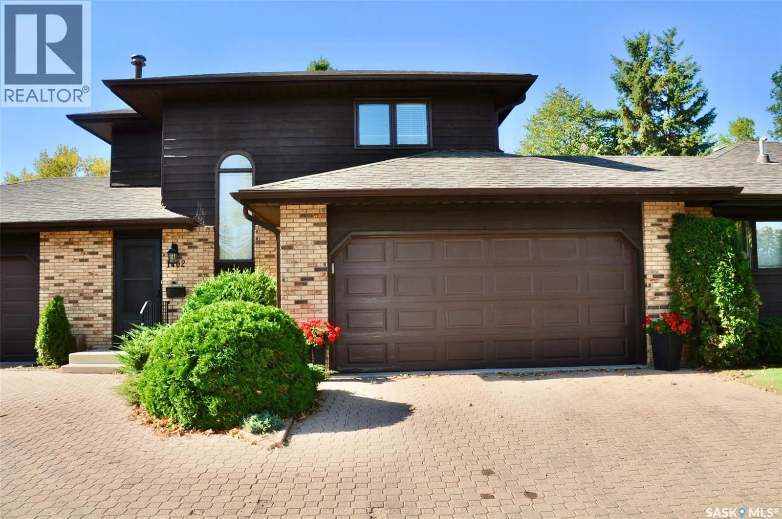 1402 415 Heritage CRESCENT