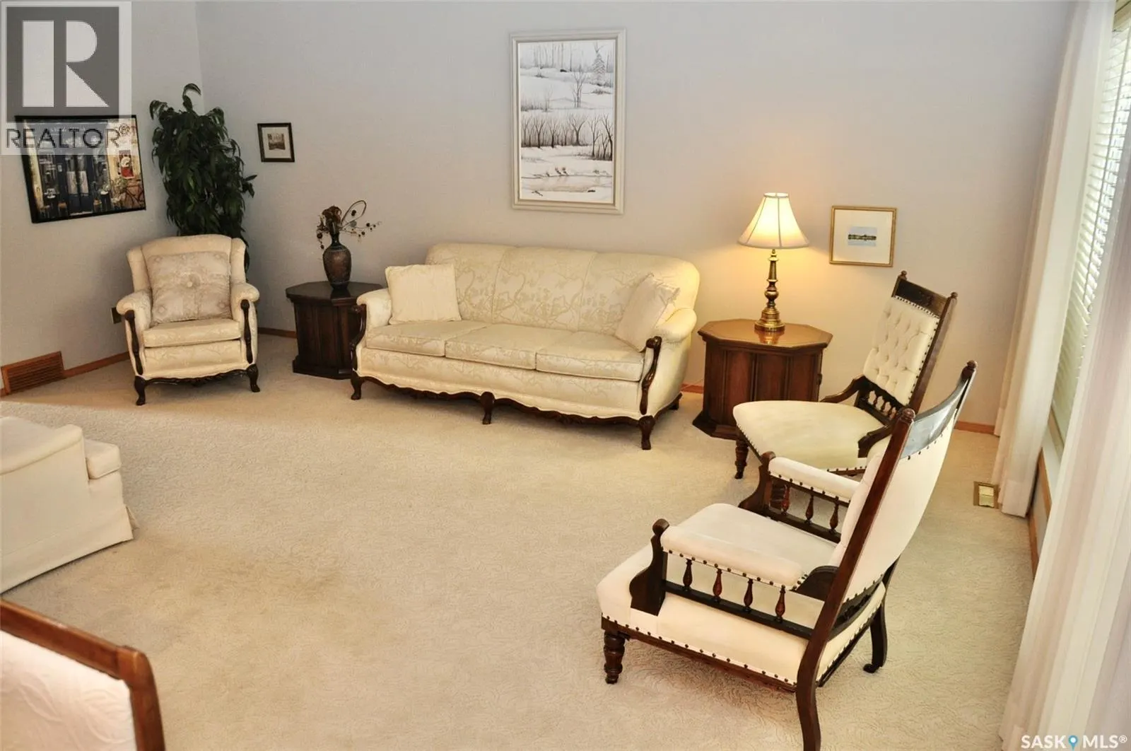 1402 415 Heritage CRESCENT