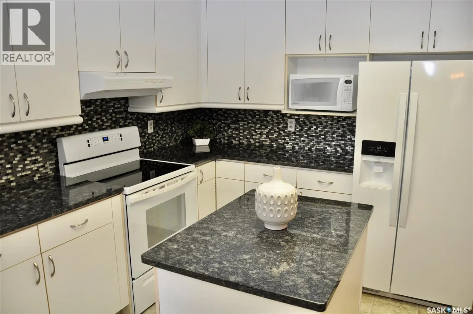 1402 415 Heritage CRESCENT