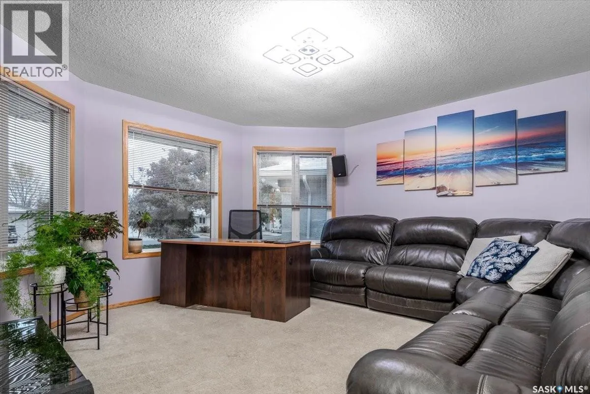 1554 Dewdney BAY E