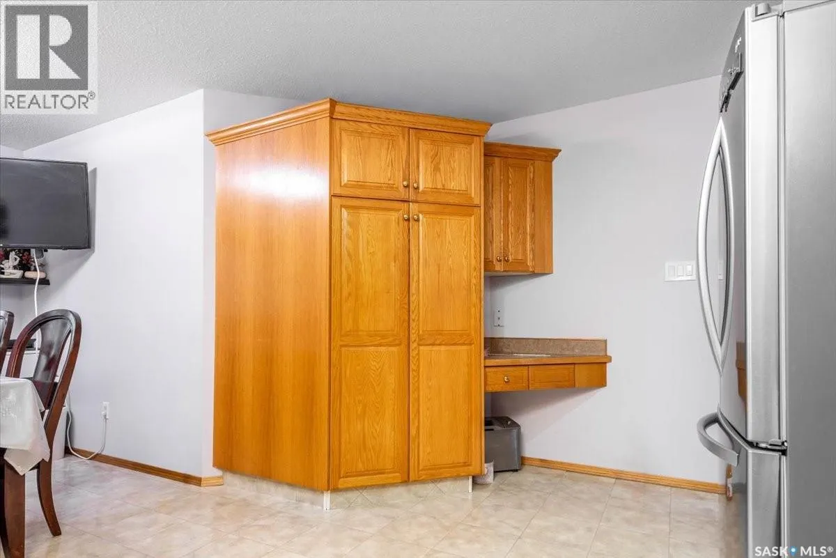 1554 Dewdney BAY E