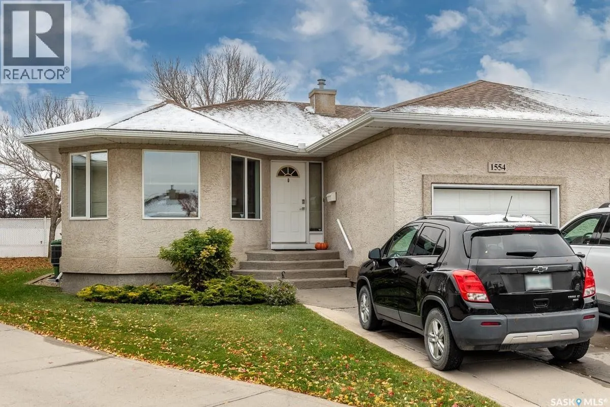 1554 Dewdney BAY E