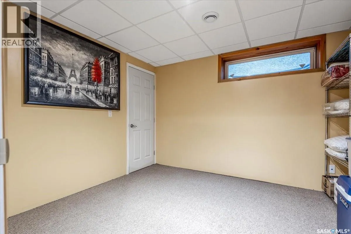 1554 Dewdney BAY E