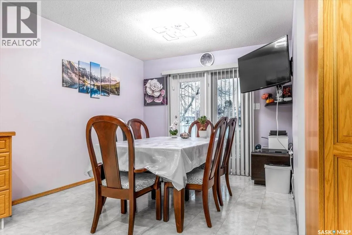 1554 Dewdney BAY E