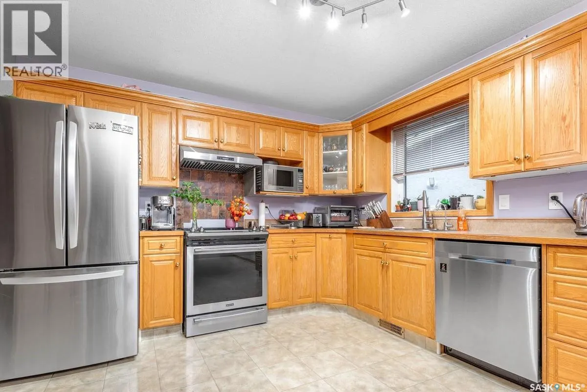 1554 Dewdney BAY E