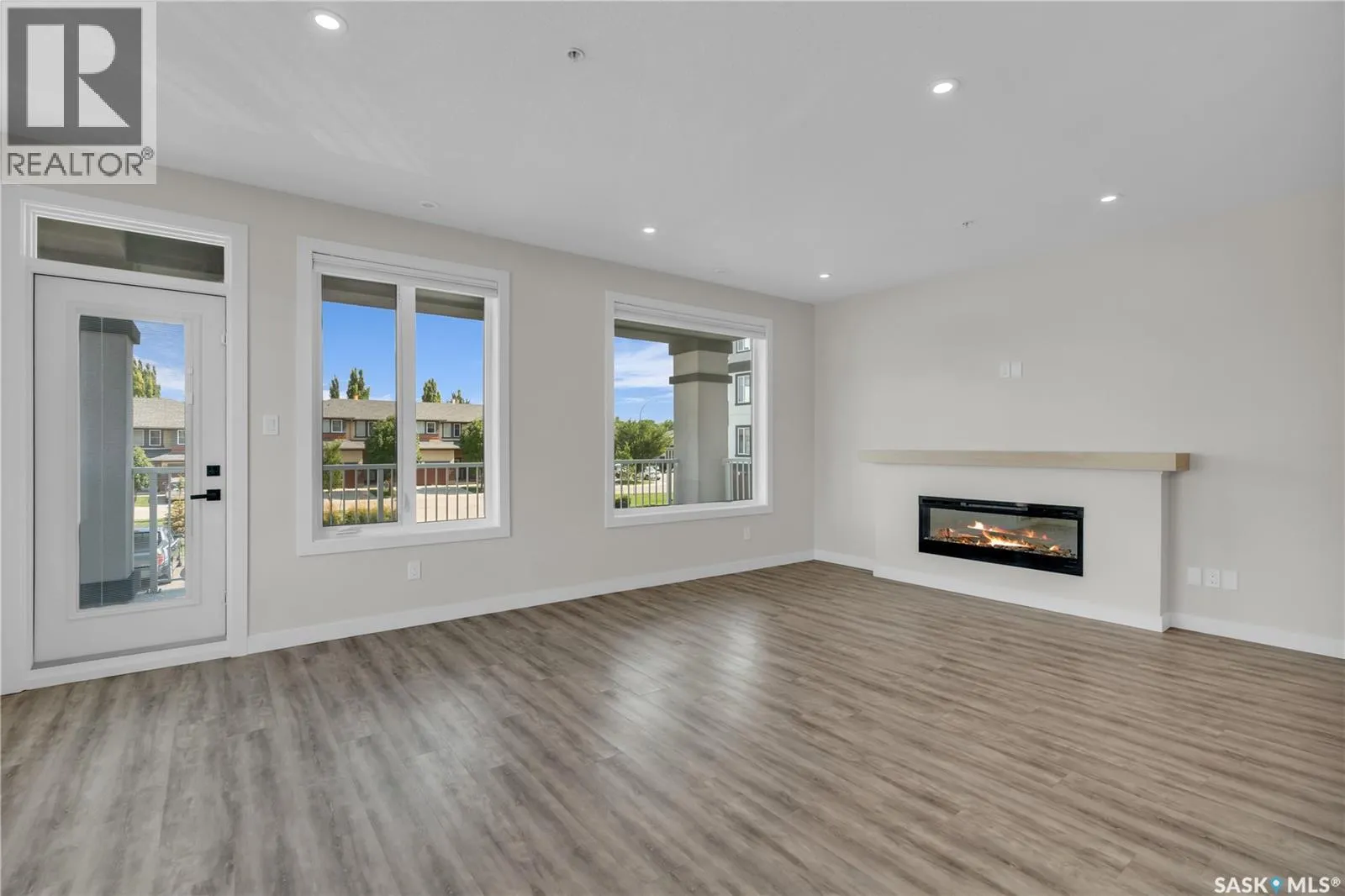 201 3581 Evans COURT