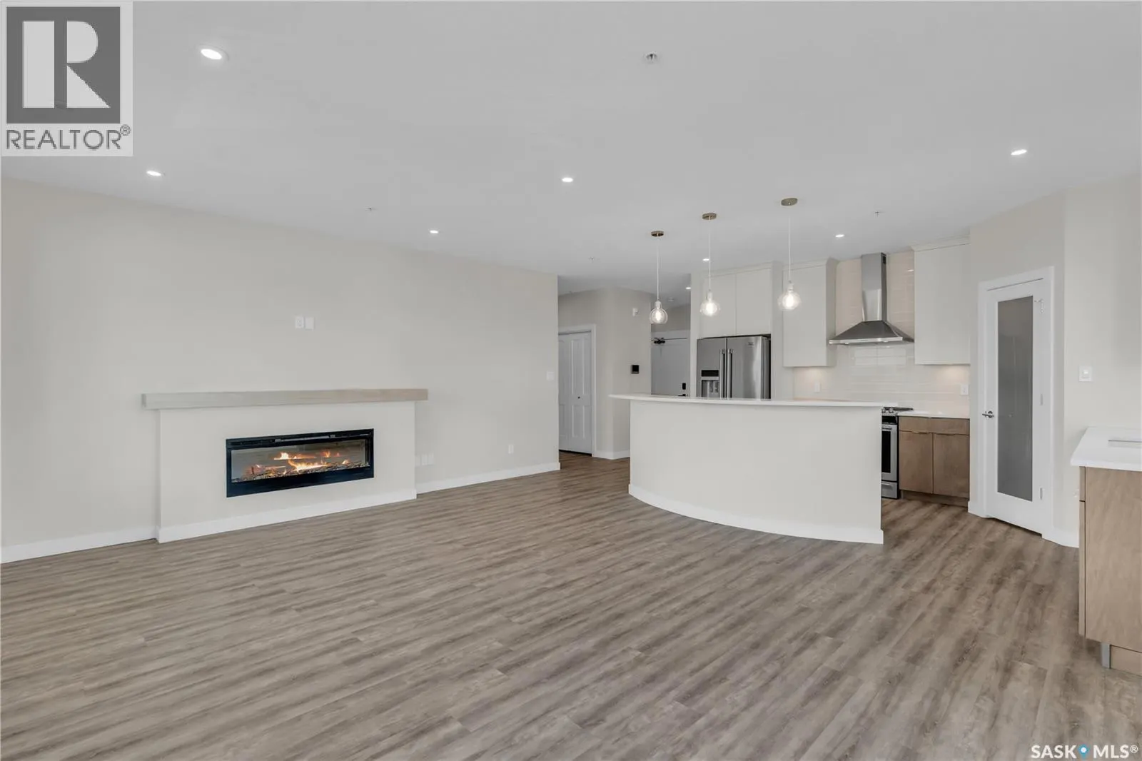 201 3581 Evans COURT