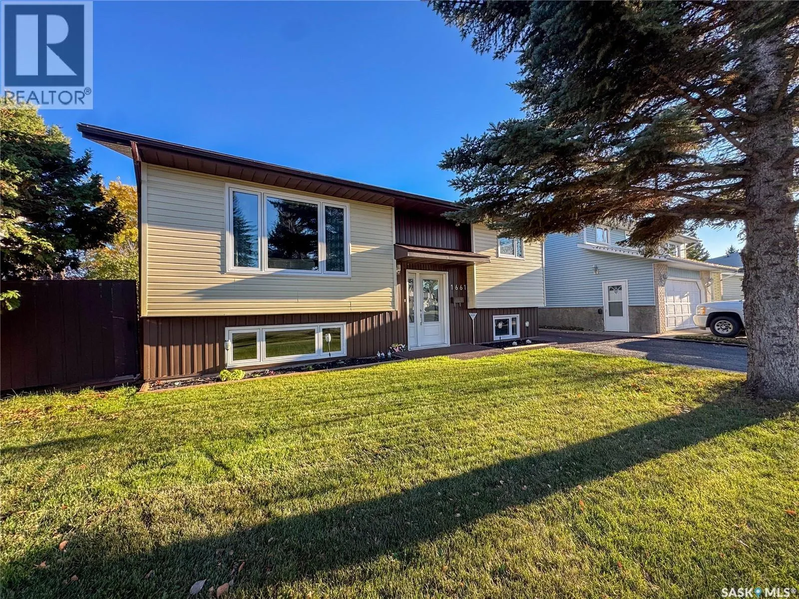 1661 Olive Diefenbaker DRIVE