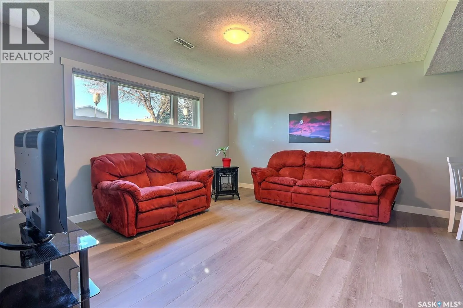1661 Olive Diefenbaker DRIVE