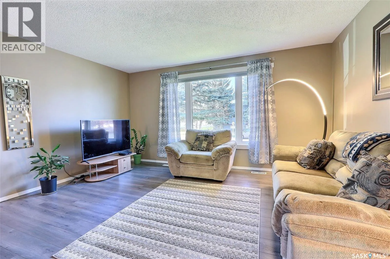 1661 Olive Diefenbaker DRIVE