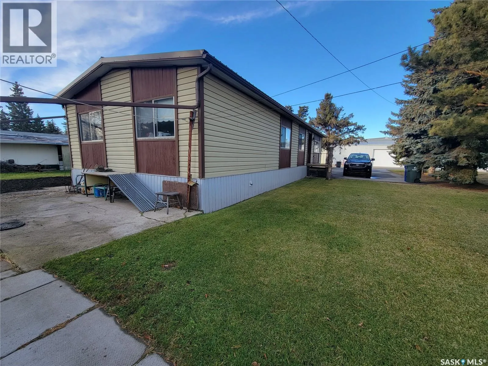 310 5th STREET W