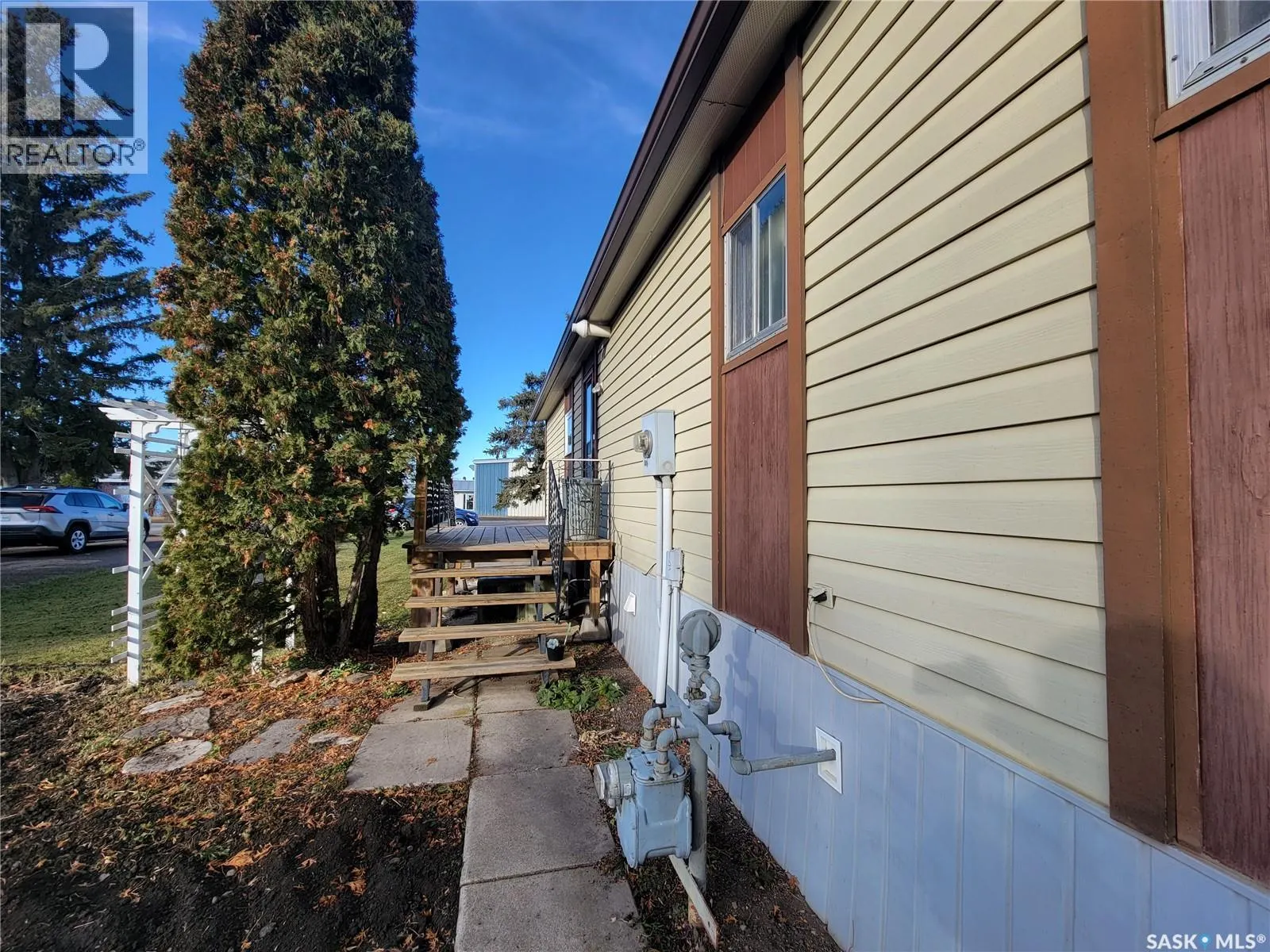310 5th STREET W