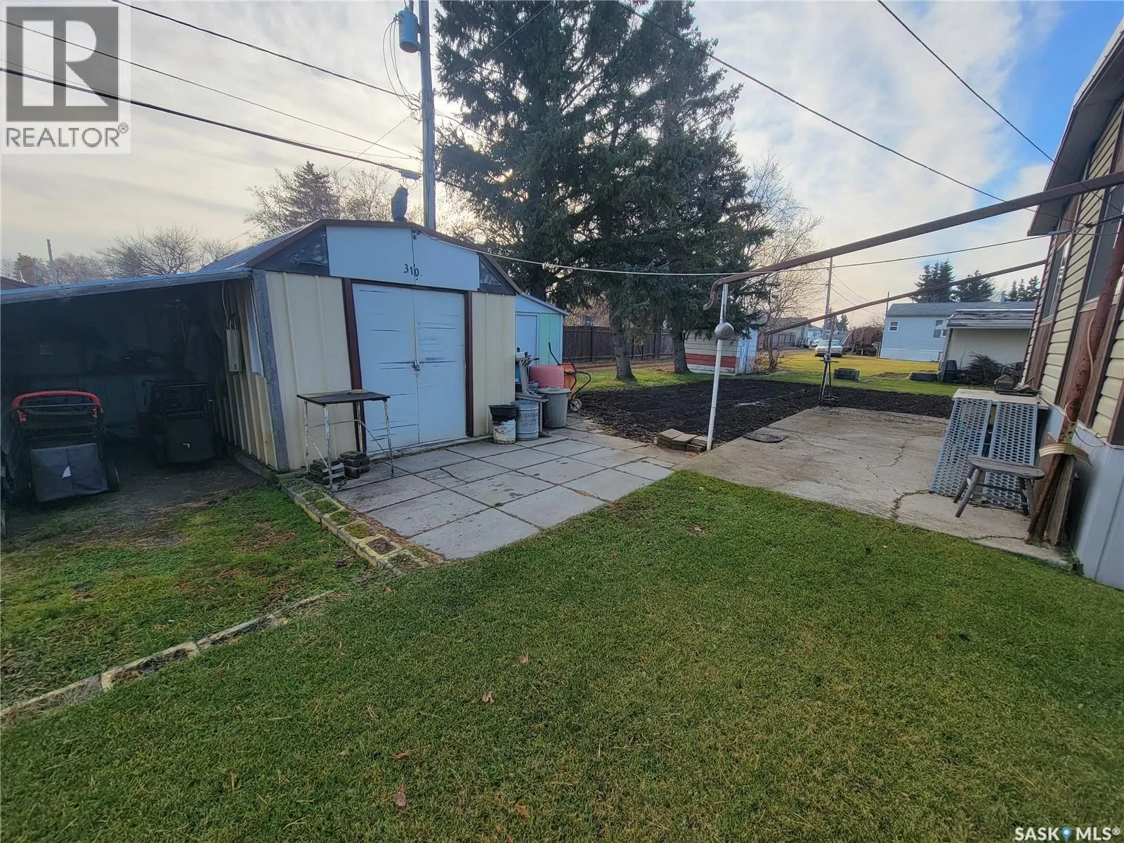 310 5th STREET W