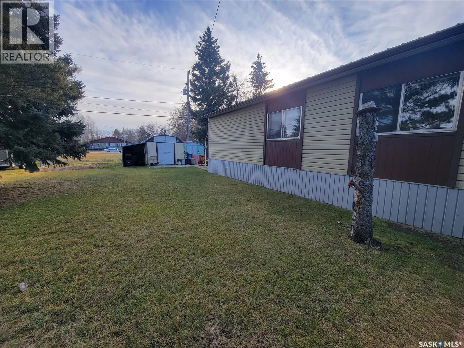 310 5th STREET W