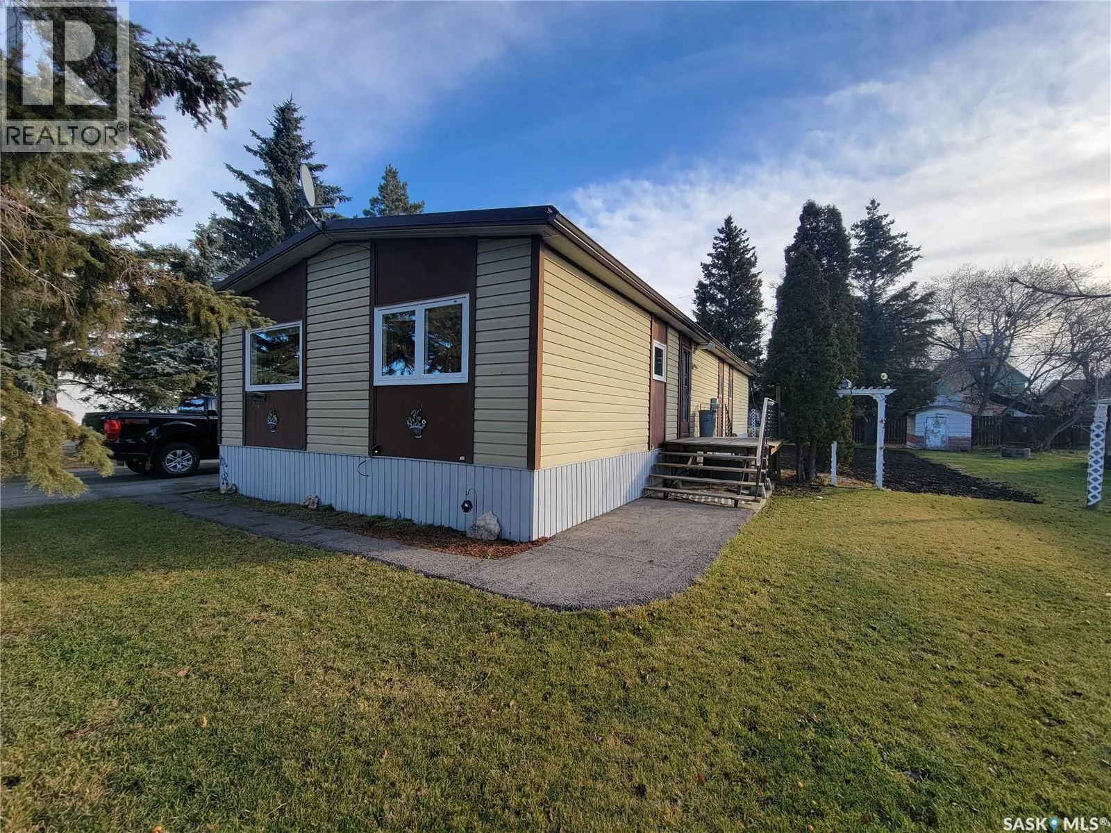 310 5th STREET W