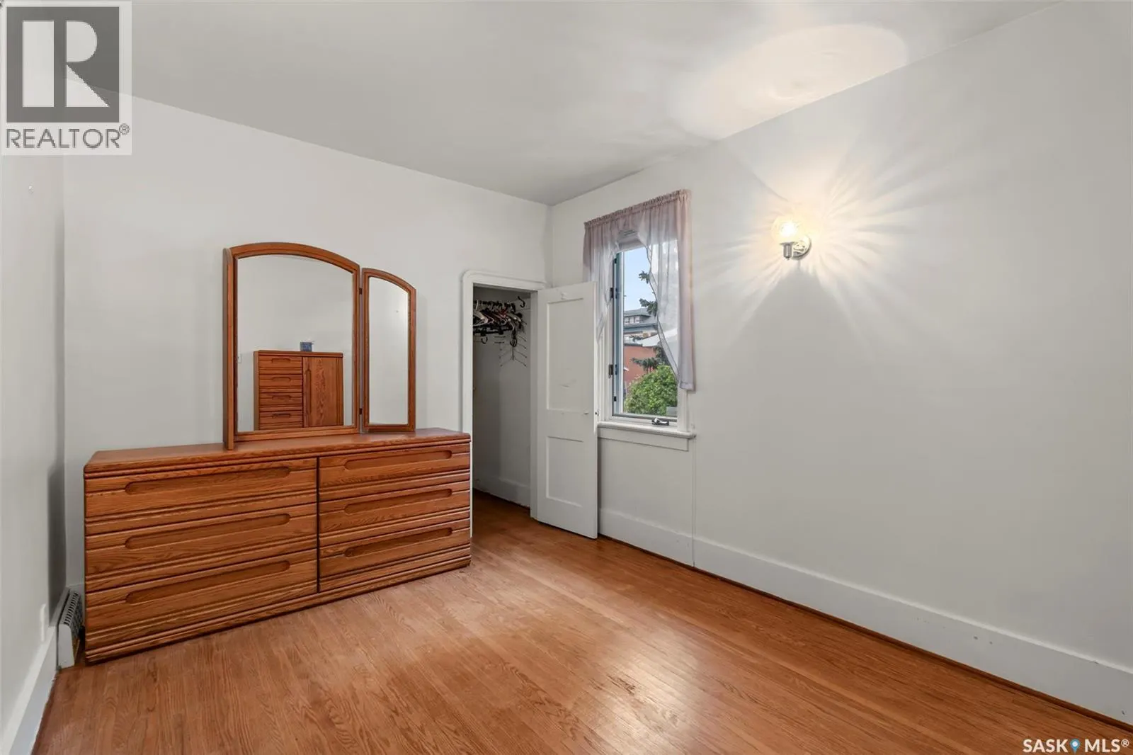 131 6th STREET E
