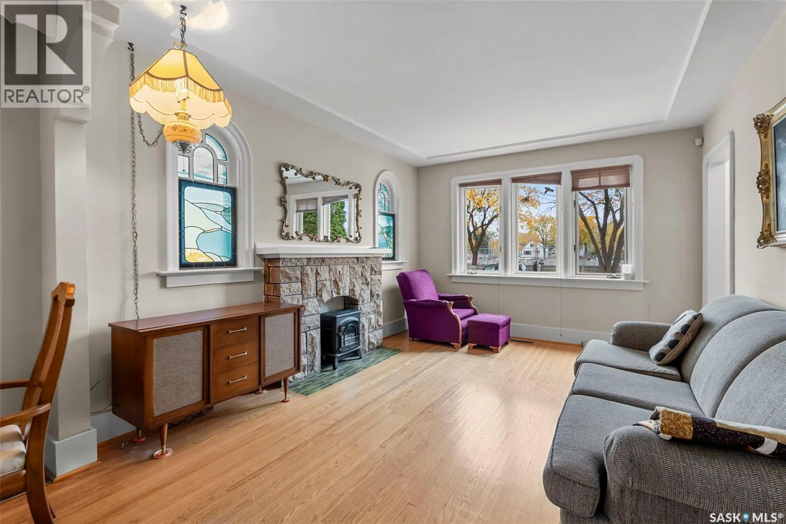 131 6th STREET E