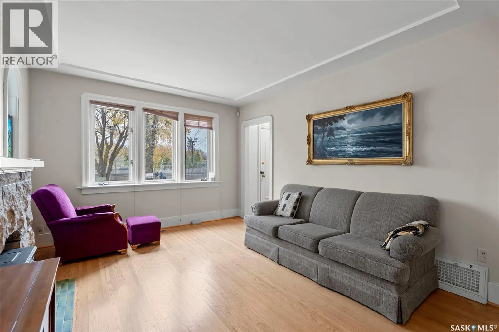 131 6th STREET E