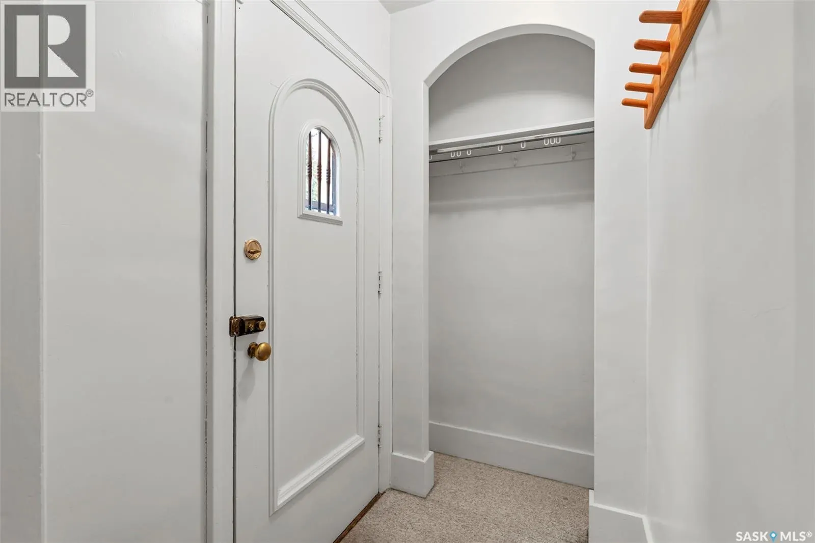 131 6th STREET E