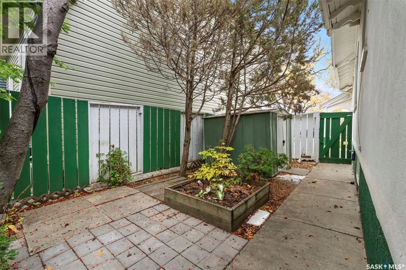 131 6th STREET E
