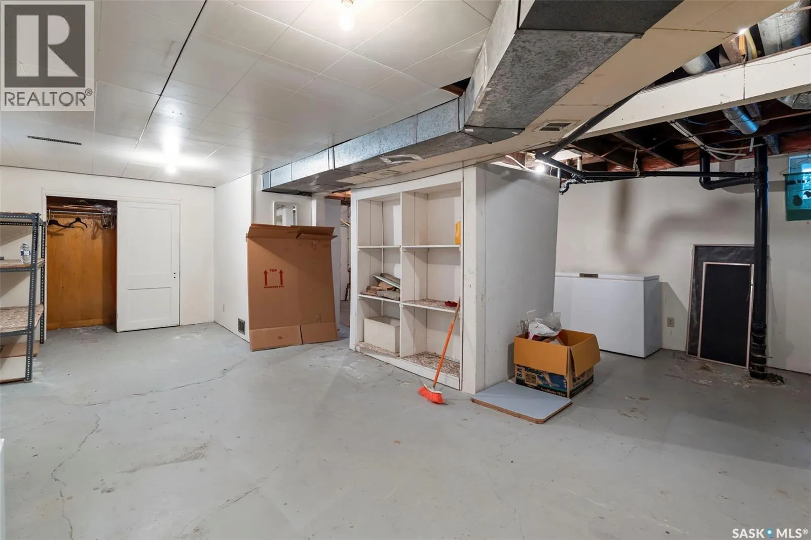 131 6th STREET E