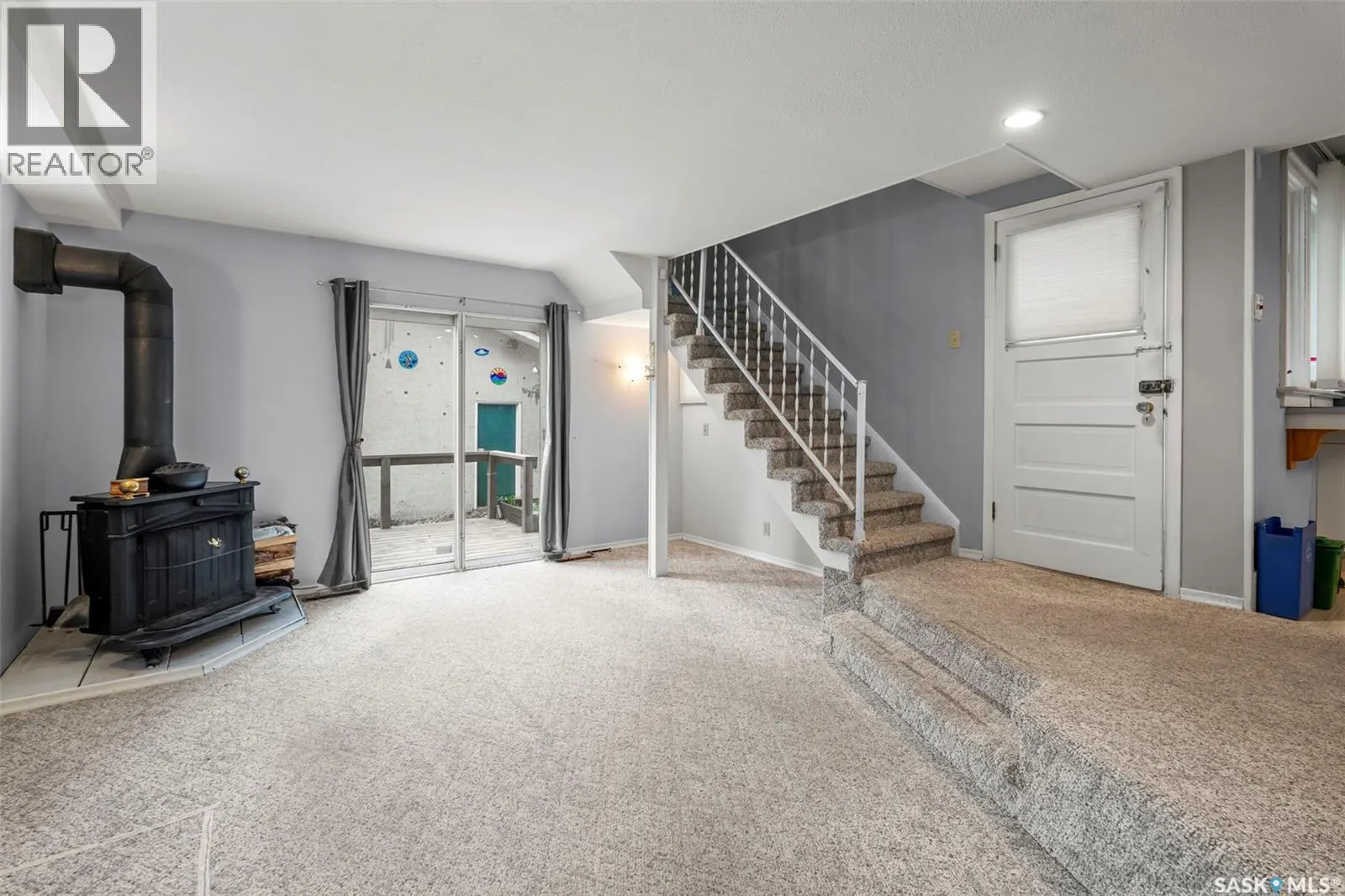 131 6th STREET E