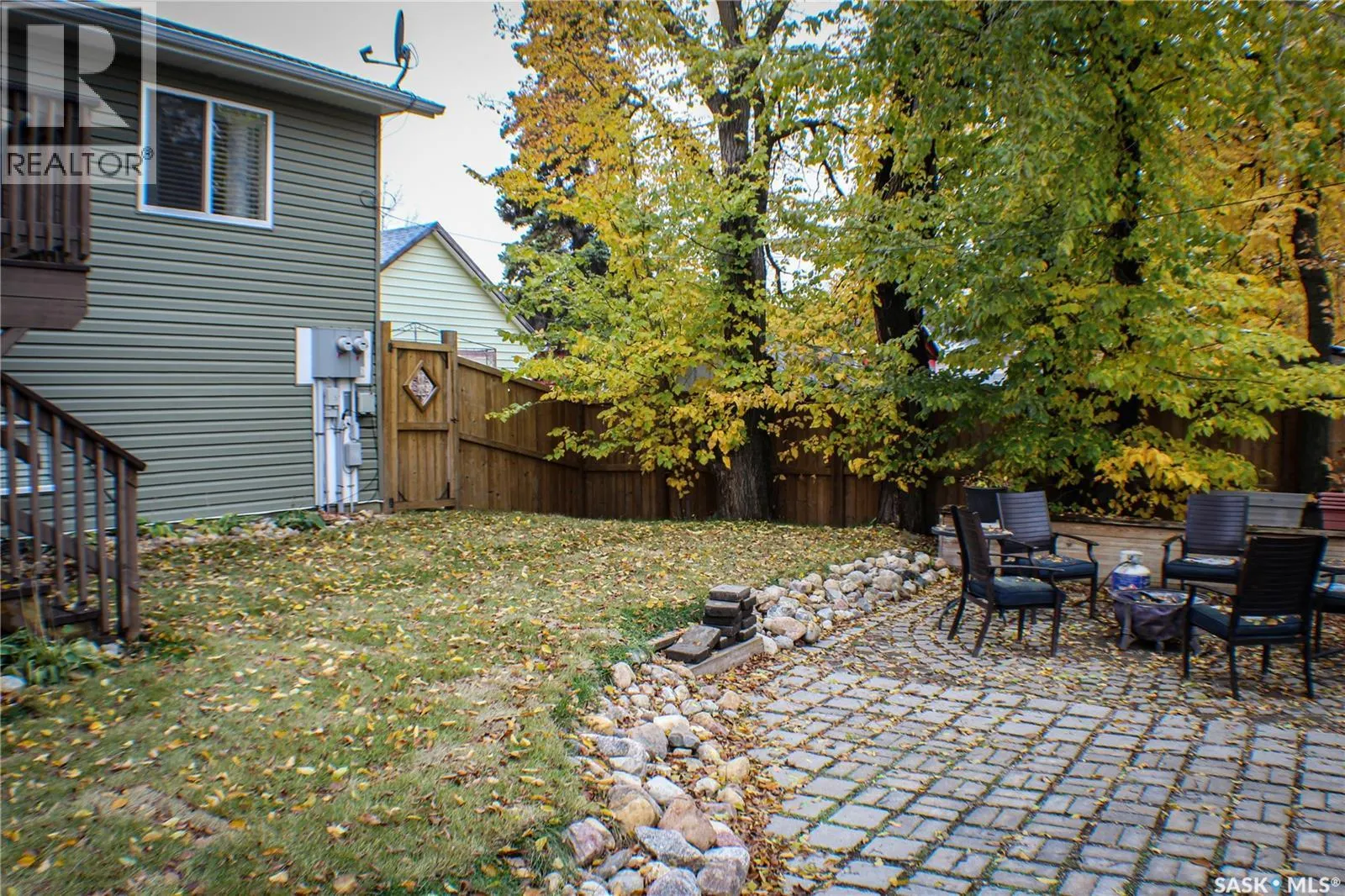 302 Higgins AVENUE W