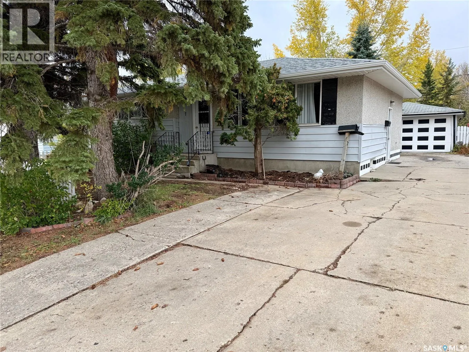 7 Hyde AVENUE