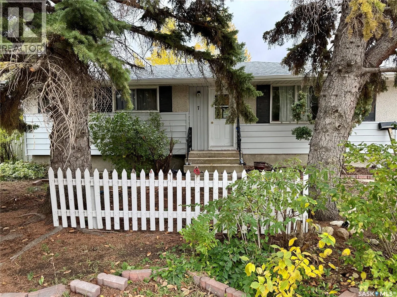 7 Hyde AVENUE
