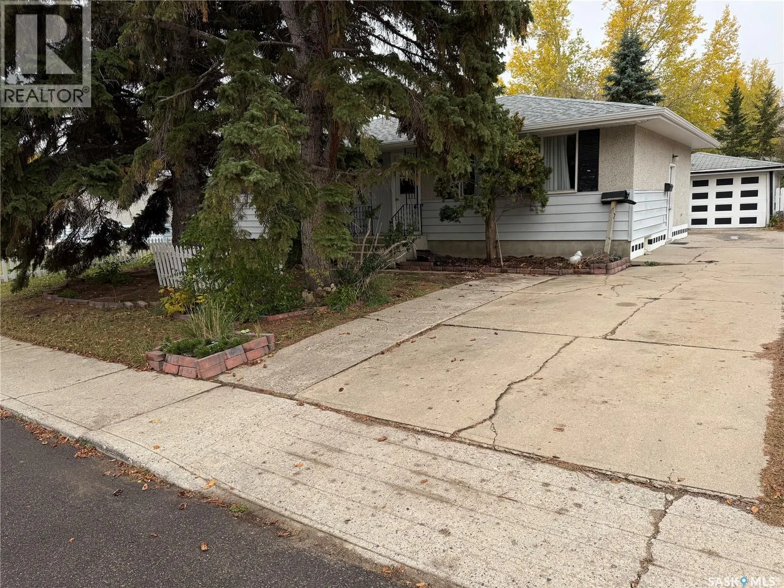 7 Hyde AVENUE