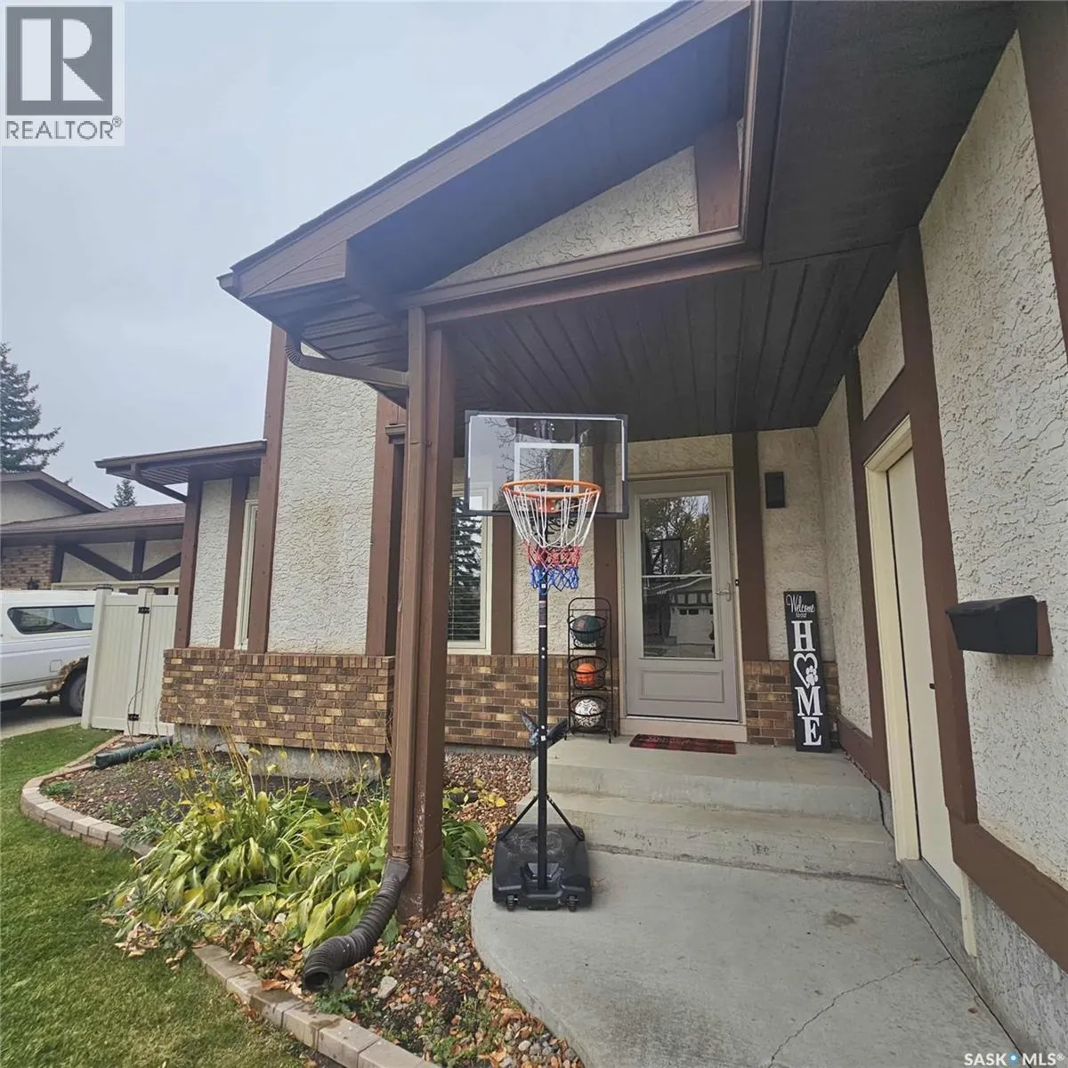 3042 Huntington PLACE