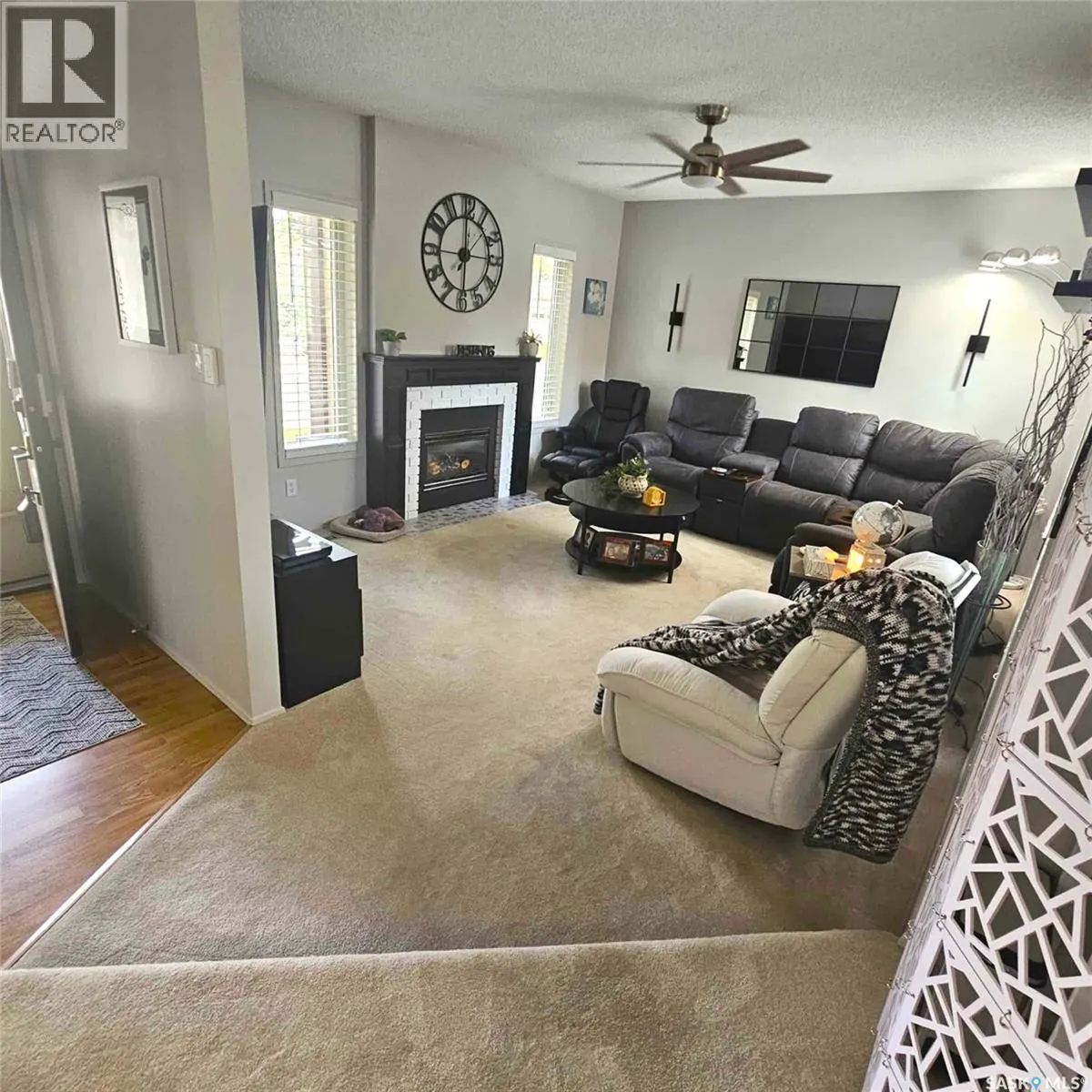 3042 Huntington PLACE