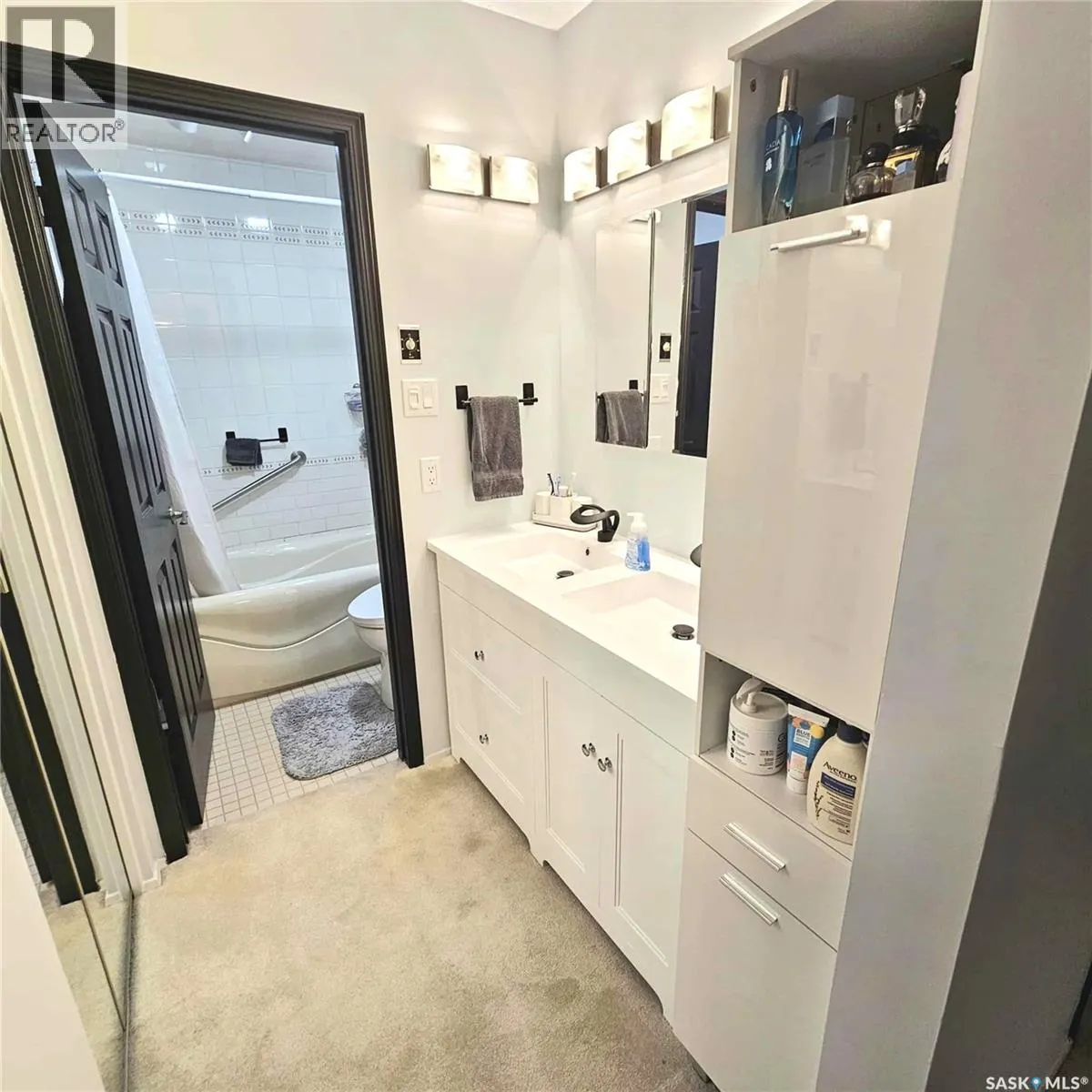 3042 Huntington PLACE