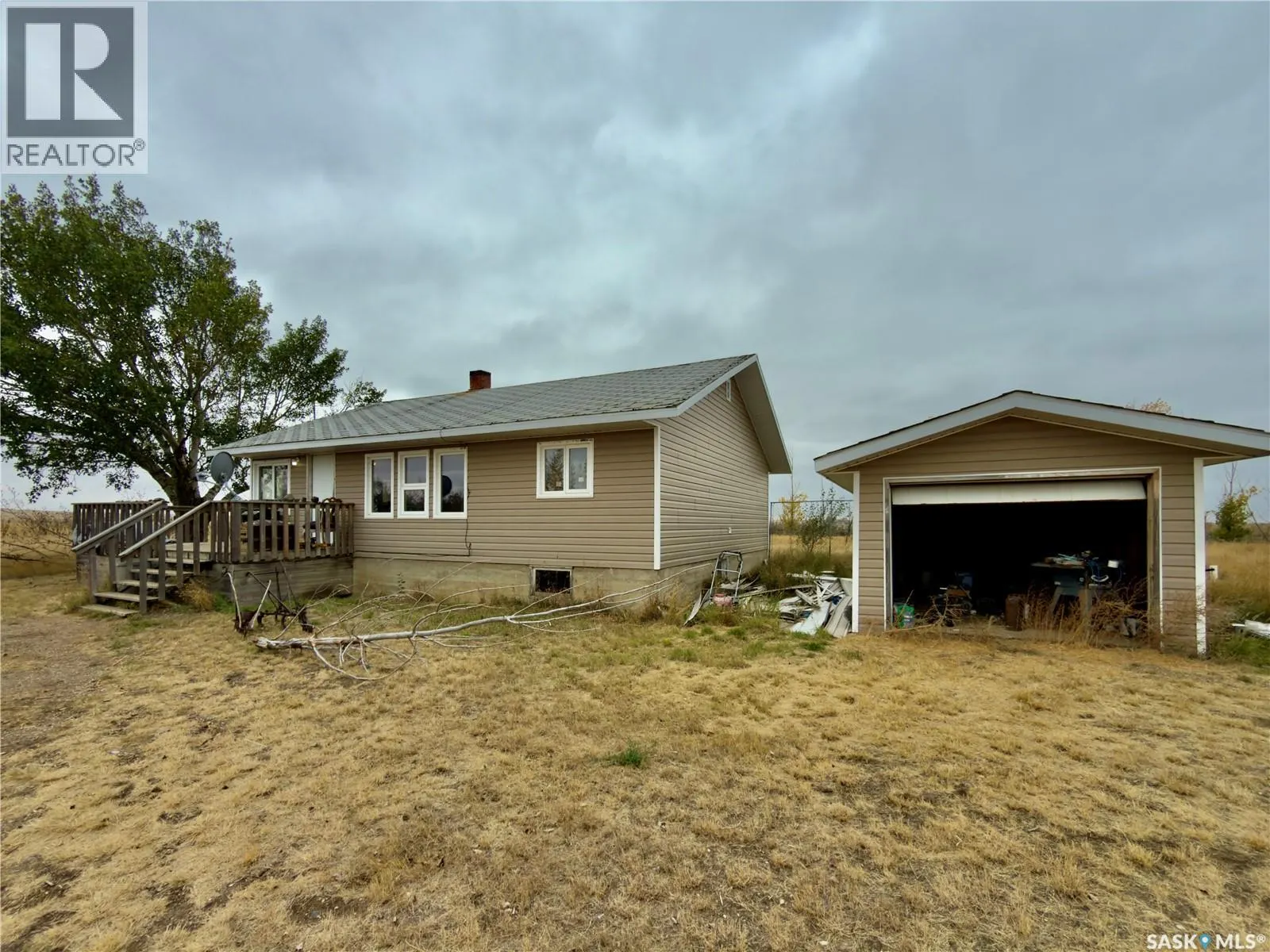 Gull Lake Acreage - Sutherland
