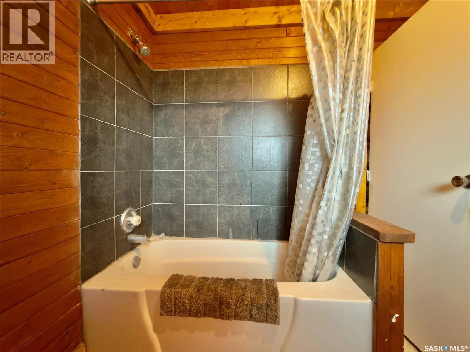Gull Lake Acreage - Sutherland