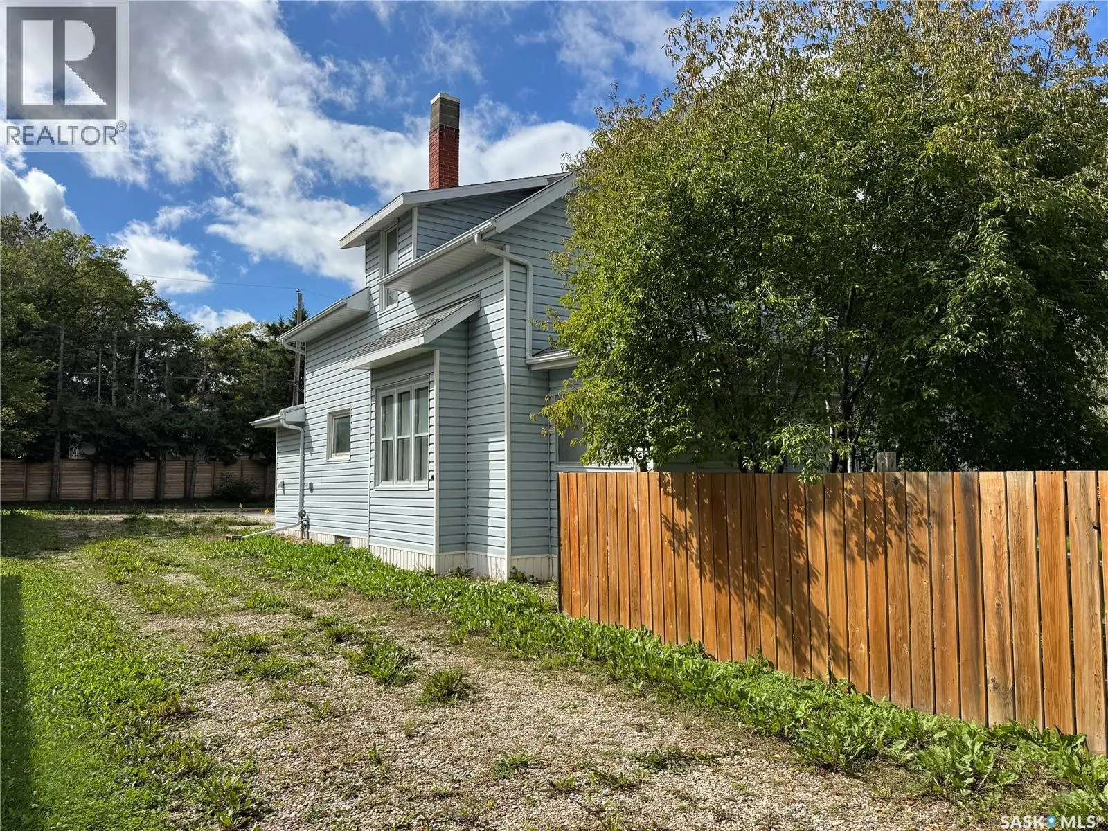 405 3rd STREET E