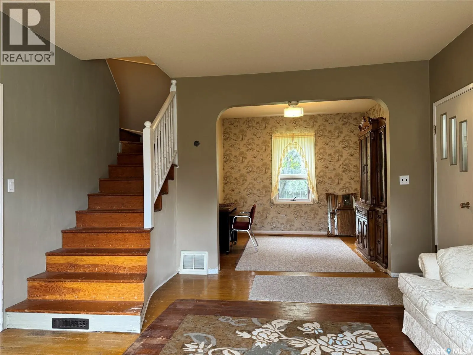 405 3rd STREET E