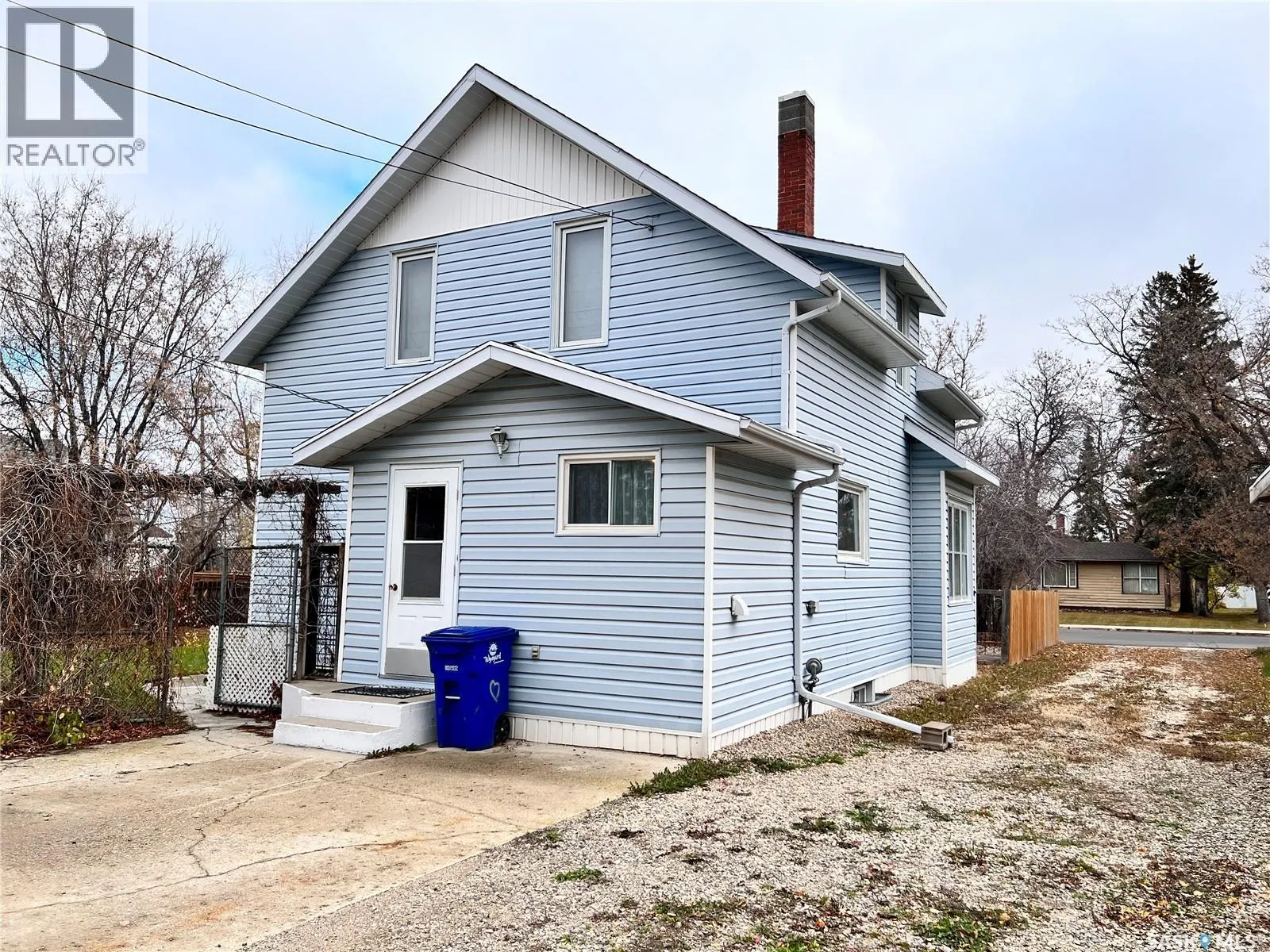 405 3rd STREET E