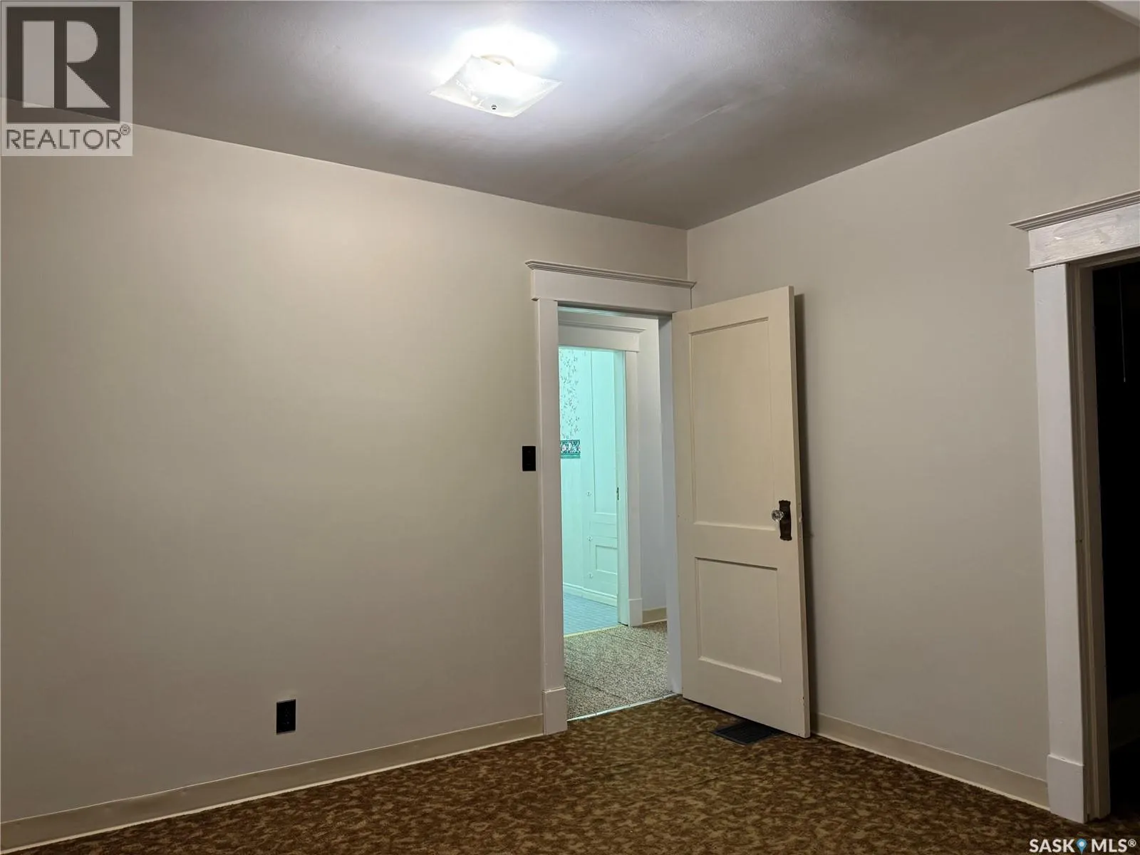 405 3rd STREET E