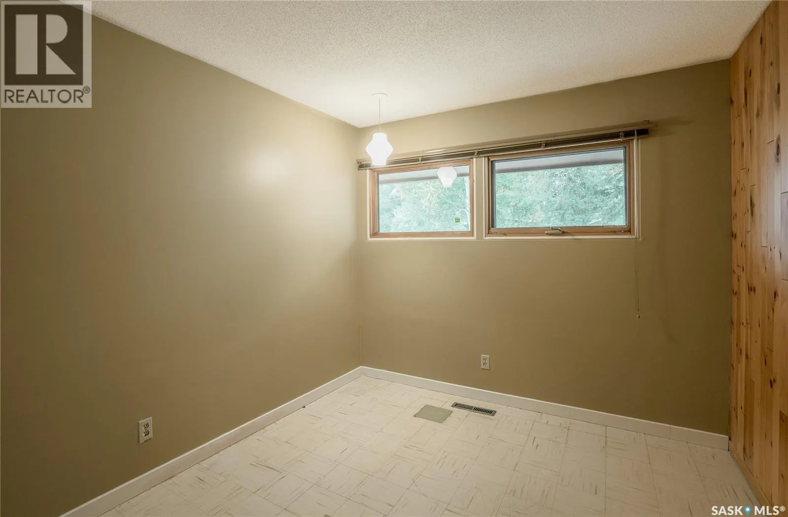 434 Birch CRESCENT