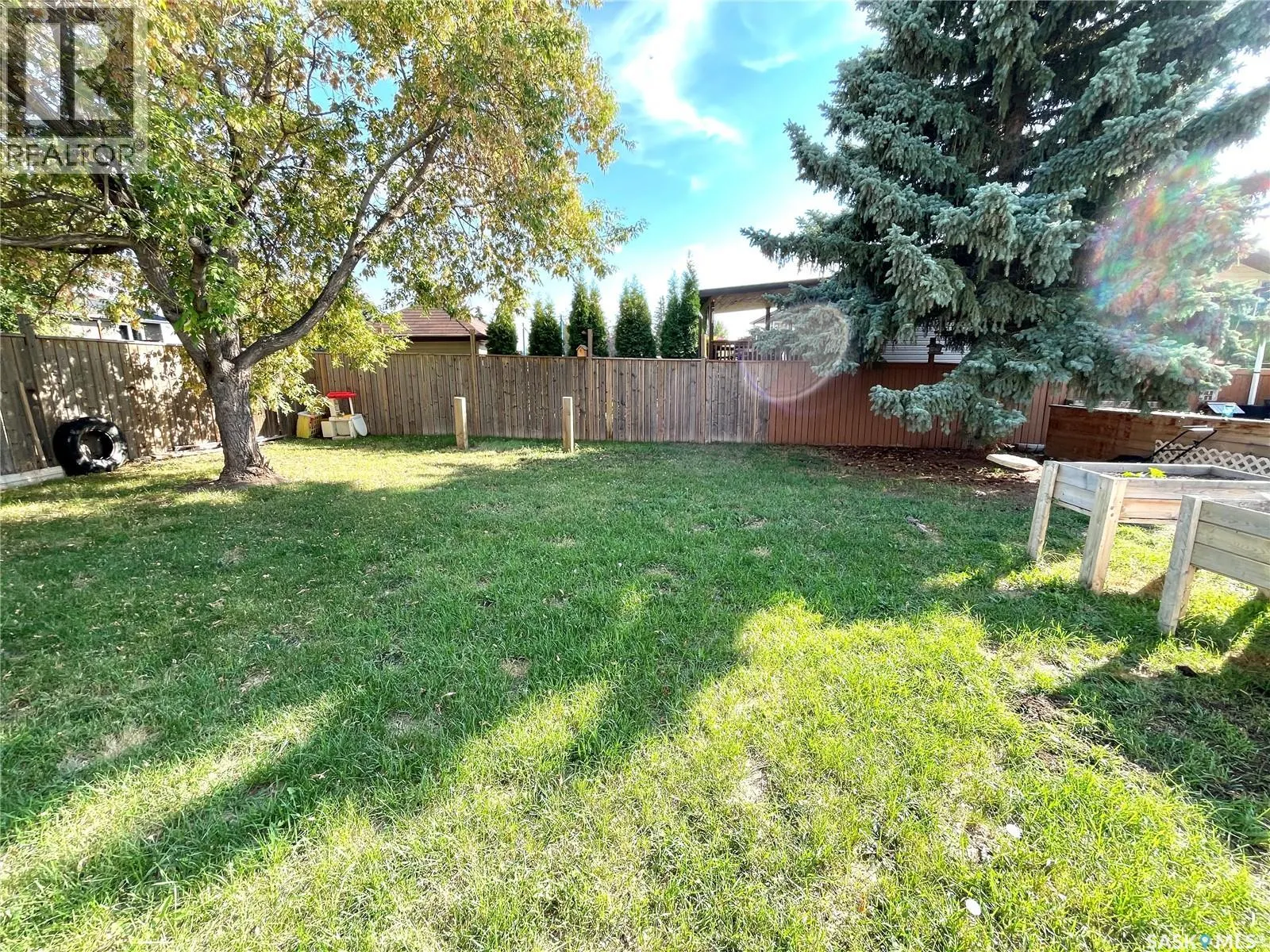 2472 Ross CRESCENT