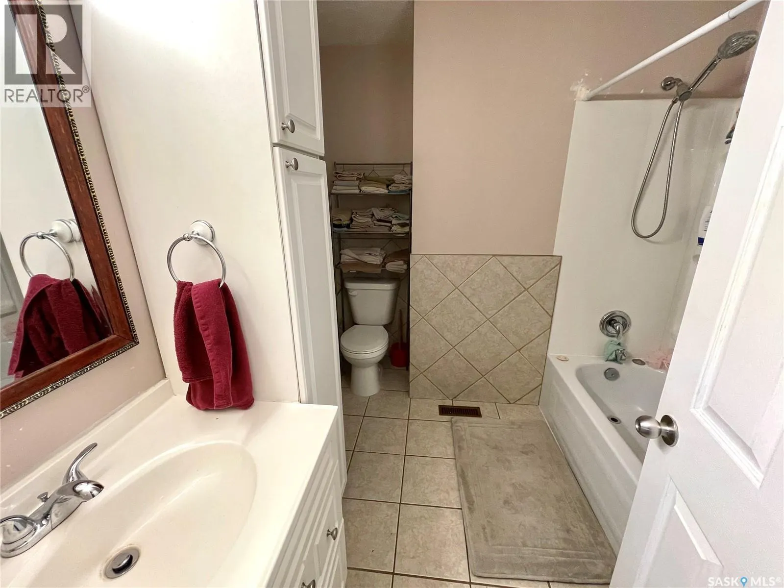 2472 Ross CRESCENT
