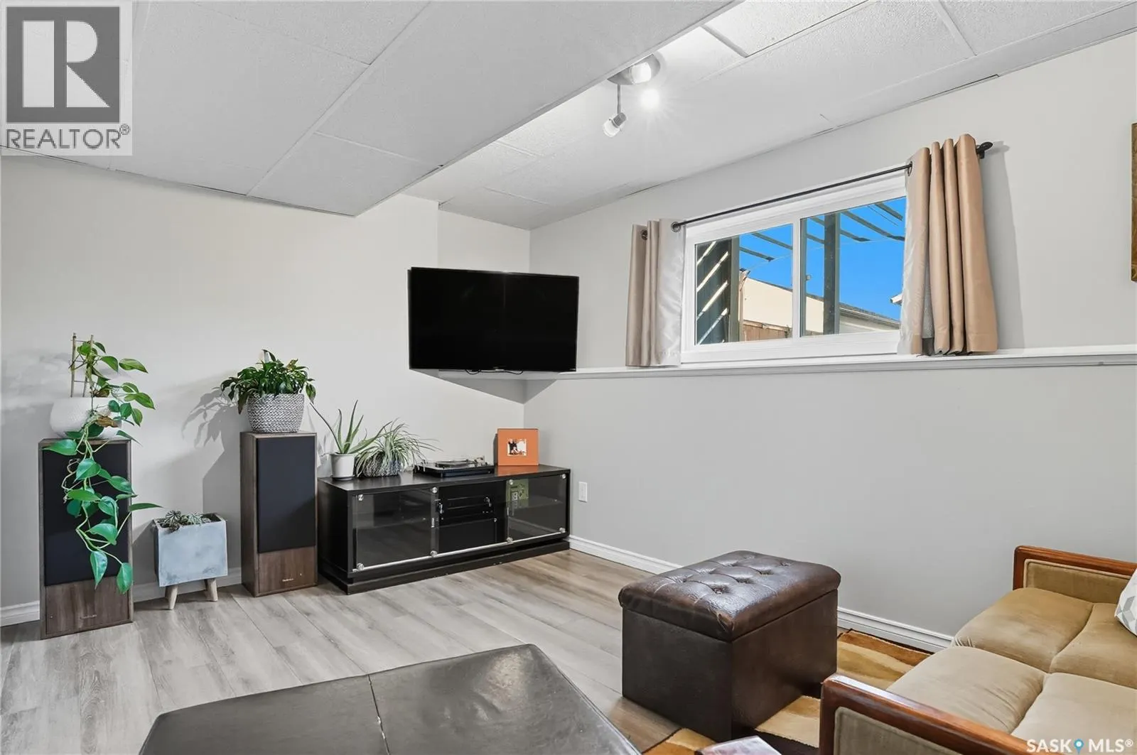108 Reddekopp CRESCENT