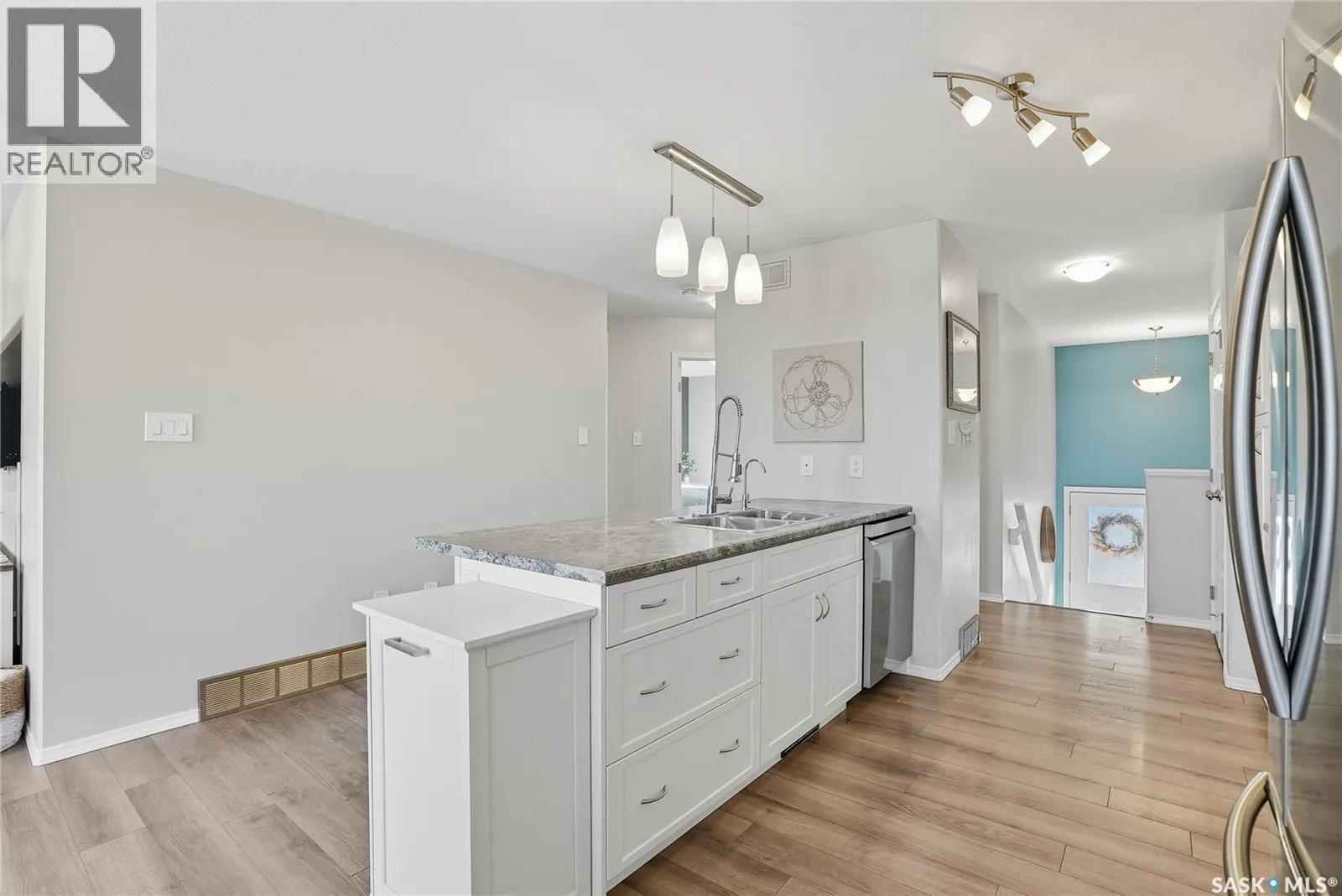108 Reddekopp CRESCENT