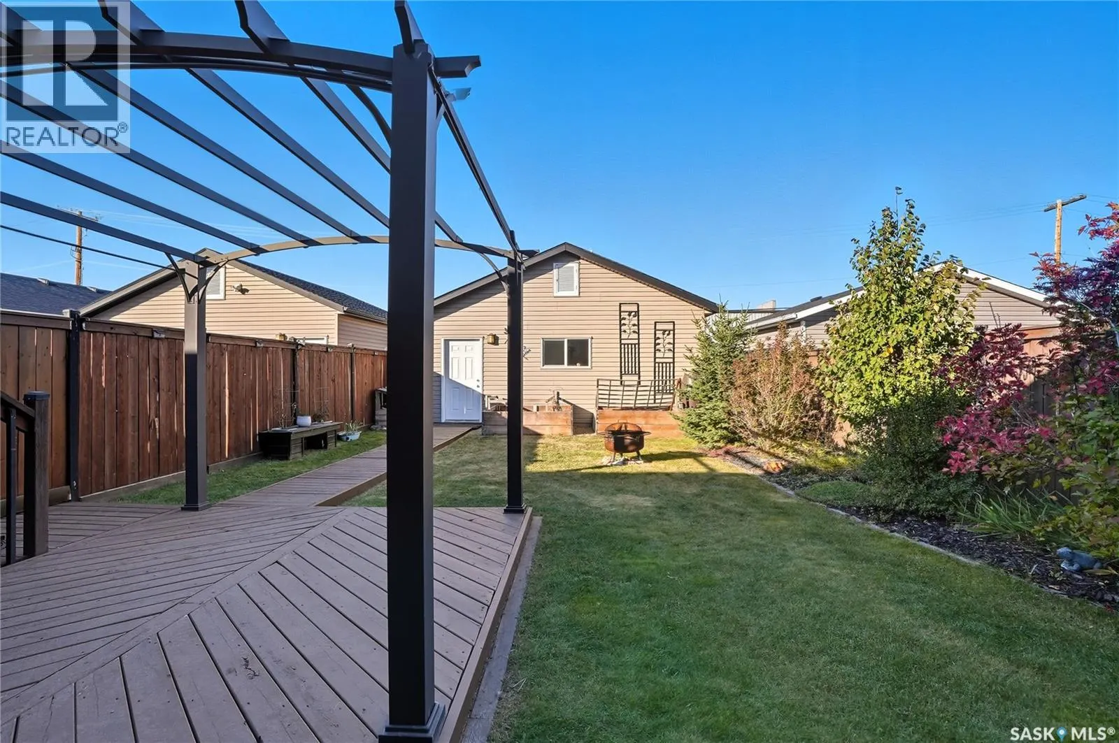 108 Reddekopp CRESCENT