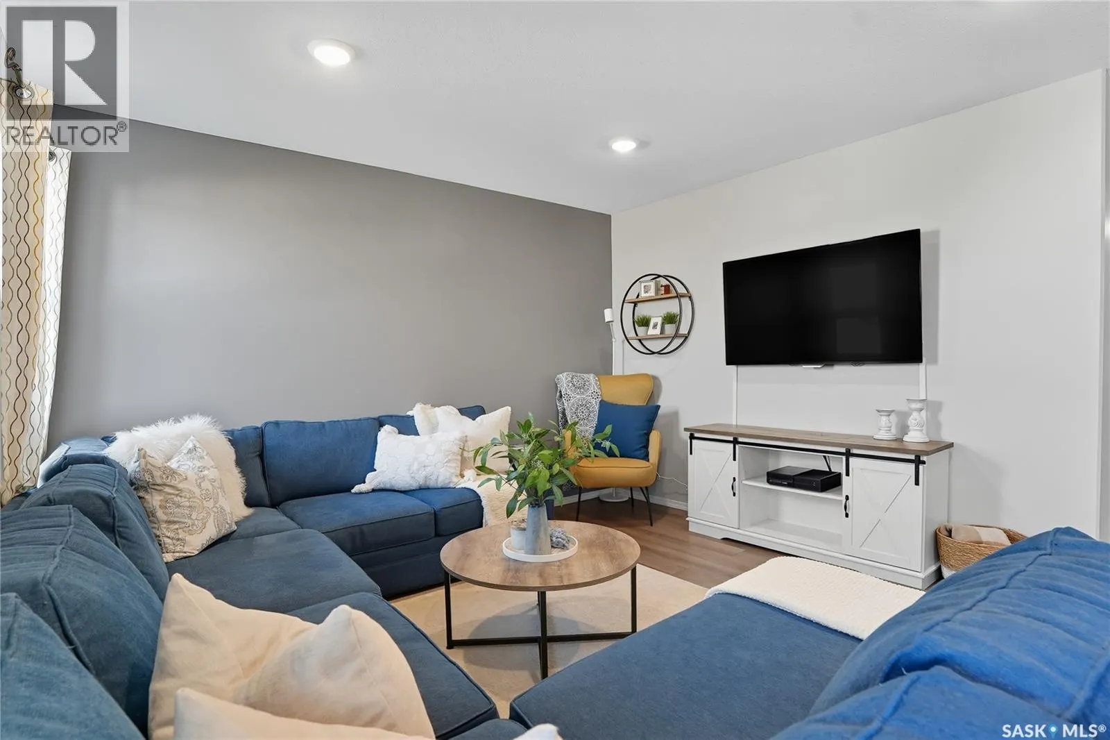 108 Reddekopp CRESCENT