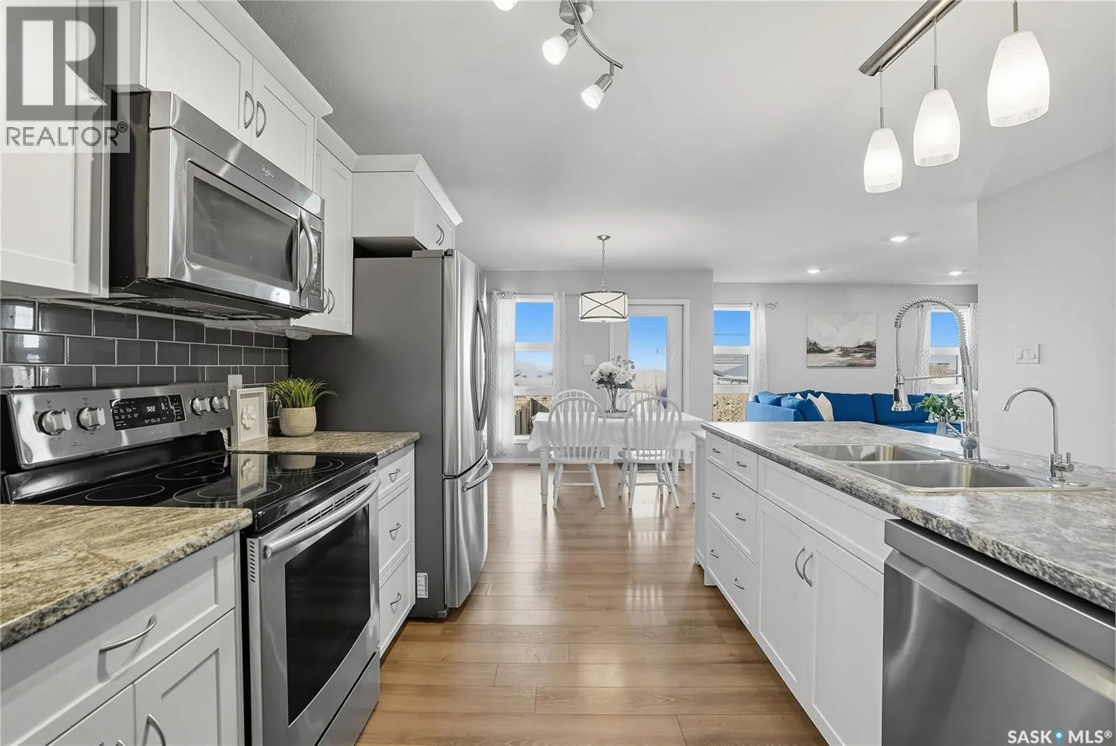 108 Reddekopp CRESCENT
