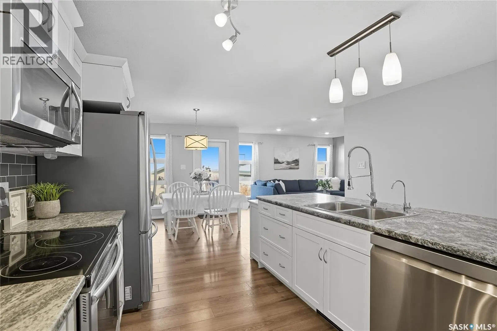 108 Reddekopp CRESCENT