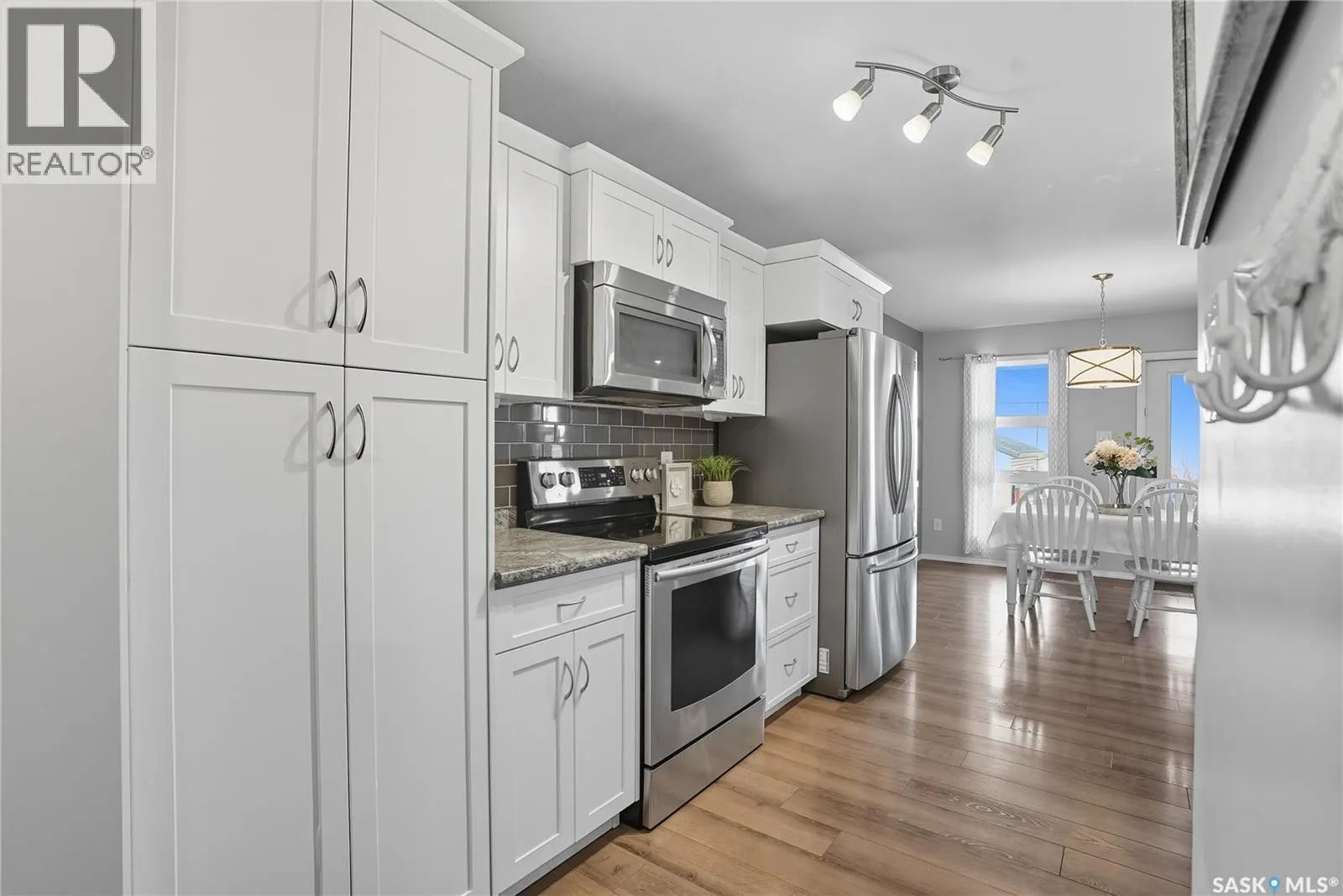 108 Reddekopp CRESCENT