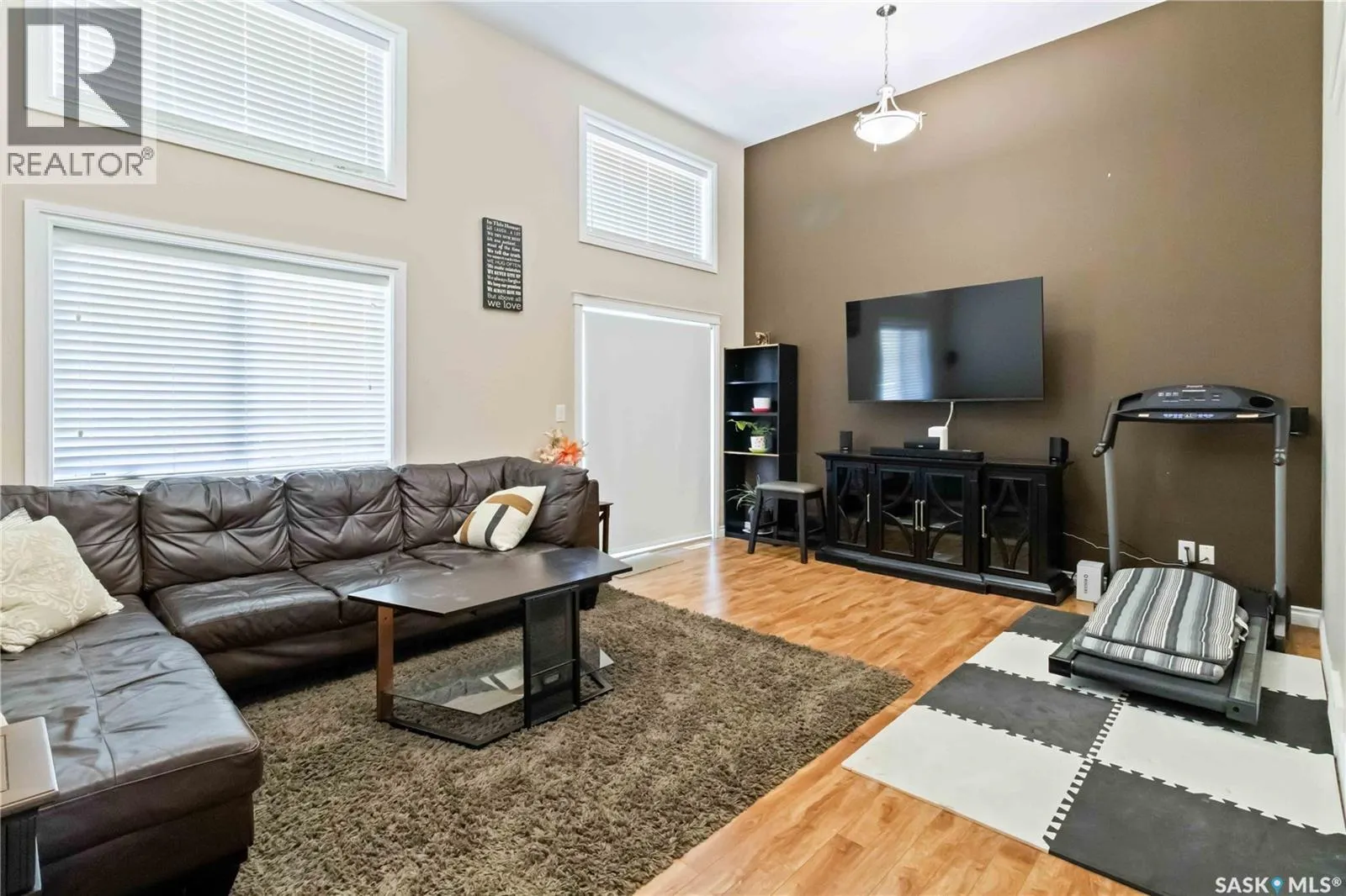 505 212 Willis CRESCENT